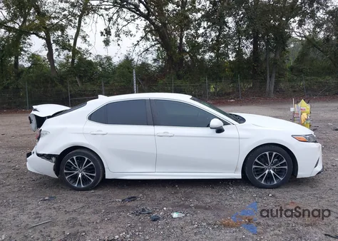 2020 Toyota Camry Se z USA, uszkodzony, nr VIN 4T1G11AK5LU935900